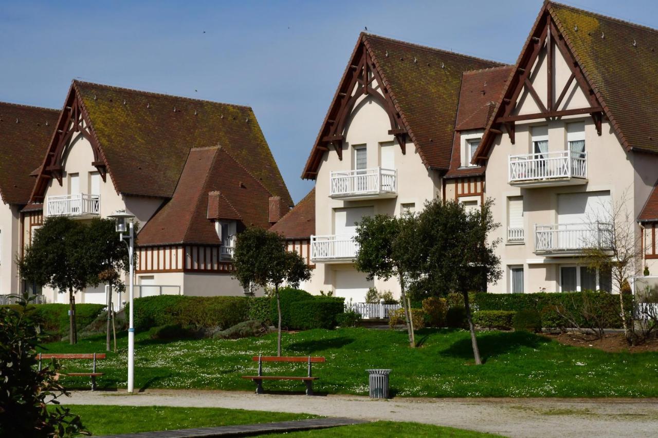 Studio Avec Chambre - Balcon Et A 20M De La Mer Apartman Courseulles-sur-Mer Kültér fotó